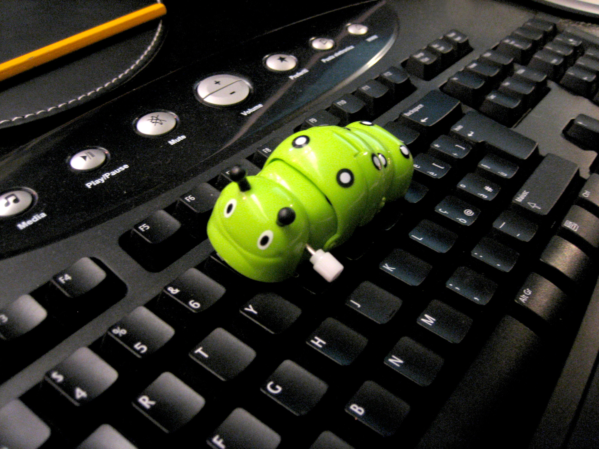 bug-pc-virus-1242774-1920x1440